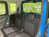 後席からの眺めも良好。広々とした空間で、快適な移動時間を過ごせます。