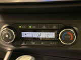 作動状態が一目でわかる液晶ディスプレイ付きAUTOエアコンを装備しています♪室内の温度を設定するとセンサーが室温を感知して、温度、風量を自動的にコントロ-ルして快適な空間を作ってくれます!