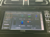 CDやUSB、Bluetoothなど、多様なソースに対応。お好みの音楽を車内で楽しめます。音質の調整機能も充実しています。