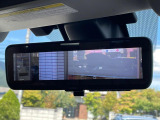【スマートリヤビューミラー】後席の大きな荷物や同乗者で後方が確認しづらい時でも安心!カメラが撮影した車両後方の映像をルームミラー内に表示。クリアな視界で状況の確認が可能です!