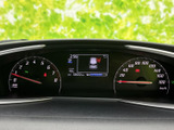 視認性の高いメーター類で、運転に必要な情報を的確に把握できます。運転状況を常に把握し、安全運転をサポートします。