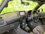 運転席は、機能性と快適性を両立。操作性にも優れており、スムーズなドライビングをサポートします。長時間の運転でも疲れにくい設計です。