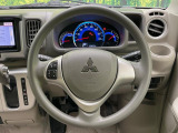 インテリアに合わせたデザインのステアリングは、運転される方のことも考え、運転しやすい形状、大きさです。是非一度、実際に触ってお確かめください。