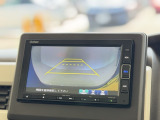 駐車時に便利なバックカメラを装備しています。