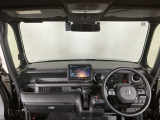 【前方視界】開放的な前方視界!運転がしやすく疲れにくいです♪窓が大きく、見通しがとっても良いおクルマですよ♪