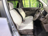 運転席まわりには十分なスペースがあり、大柄な方でもゆったり運転していただける環境です。