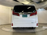 リヤ、後ろから見るとまた車の印象が変わってきますね☆☆