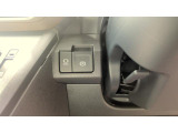 電動パーキングとブレーキホールド機能付き。