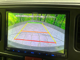【バックカメラ】駐車時に後方がリアルタイム映像で確認できます。大型商業施設や立体駐車場での駐車時や、夜間のバック時に大活躍!運転スキルに関わらず、今や必須となった装備のひとつです!