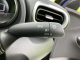 操作しやすい位置に配置されたウインカーレバー。スムーズな操作で、安全な車線変更をサポートします。オートリターン機能も搭載。