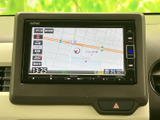 目的地までスムーズに案内。渋滞情報もリアルタイムで確認でき、快適なドライブをサポートします。長距離移動も安心です。