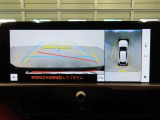 パノラミックビューモニター付きです。車両を上から見たような映像をディスプレイオーディオ画面に表示。運転席からの目視だけでは見にくい、車両周辺の状況をリアルタイムでしっかり確認できます。