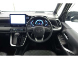 スポーティームード溢れる運転席周りですね。 クイックなドライビングに対応できるよな運転席回りになっています。 ドライブがますます楽しくなりますね!
