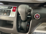 オートマチックシフトレバーは、手になじみ操作しやすい形状で安全運転にもつながります♪