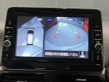 クルマを空から見たような映像が映る、アラウンドビューモニターで、車両周辺の安全確認も一目できます!小さなお子様や障害物も確認できるので、運転のしやすさだけでなく事故防止にも役立ち安心して駐車できます♪