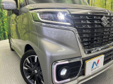【LEDヘッドライト】悪天候や夜間走行時も良好な視界を確保し安心して運転できる高輝度LEDヘッドライトを装備!点灯速度が早く、消費電力も抑えられています。