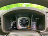視認性の高いメーターで、運転に必要な情報をしっかり確認できます。運転に集中できる環境をご提供します。