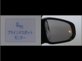 隣車線を走る車両をレーダーで検知し、ドアミラーでは確認しにくい後側方エリアに存在する車両に加え、急接近してくる車両も検知します。車両を検知するとドアミラーに搭載されたLEDインジケーターが点灯します。