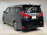 広い展示場にゆったりと展示をしております。ベビーカーでもゆっくりと車をご覧いただけますよ!