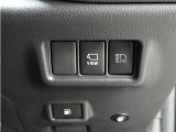 オートマチックハイビームとは、先行車や対向車のライトを認識し、ハイビームとロービームを自動で切り替える機能です。夜道の視界を確保します。詳細は販売店スタッフまでおたずねください。