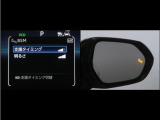 隣車線を走る車両をレーダーで検知し、ドアミラーでは確認しにくい後側方エリアに存在する車両に加え、急接近してくる車両も検知します。車両を検知するとドアミラーに搭載されたLEDインジケーターが点灯します。
