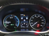 とっても見やすいメーターです。夜間時はラグジュアリーな気分にさせてくれる照明が魅力ですので、夜のドライブも楽しみになりますよ♪