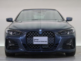 【キドニーグリル】BMWの代名詞。一目見ただけでBMWであると認識できる確固たるアイコンとして存在感を放ちます。