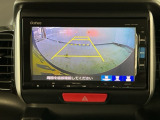 【バックカメラ】運転が苦手な方も車庫入れラクラクです!ギアをリバースに入れれば自動的に切り換わりますので、面倒な操作は不要です♪狭い駐車場もお車を傷つけず安心ですね!