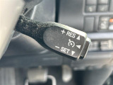 【クルーズコントロール】高速道路や自動車専用道路を走行中にドライバーが設定した速度で、アクセルペダルを踏まなくても、一定の車速で走行してくれます!