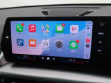 【アップルカープレイ】iPhoneがBMW車両とワイヤレスで接続されます。Apple CarPlayでは、オーディオストリーミングやメッセージングアプリがディスプレイに表示されます。