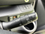 操作しやすい位置に配置されたウインカーレバーは、安全な車線変更をサポートします。直感的な操作で、スムーズな運転を支援します。