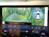 【パノラミックビューモニター】専用のカメラにより、上から見下ろしたような視点で360度クルマの周囲を確認することができます☆死角部分も確認しやすく、狭い場所での切り返しや駐車もスムーズに行えます。