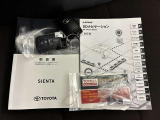 あると便利なスマートキー付きです。鍵の開閉もエンジンの始動もワンタッチでとてもカンタンです。両手がふさがってても快適です。