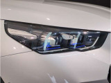 BMWの伝統の丸目4灯ヘッドライトでございます。LEDライトで視認性もよく明るく安全性の向上につながります。