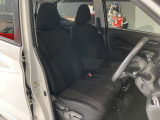 運転席まわりです。運転席からの視界が左右に広く隅々まではっきりと見渡せます!クルマの前端も把握しやすく安心して運転できます!