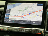 見やすい地図画面で、運転に集中できます。渋滞情報や周辺施設も確認でき、快適なドライブをサポートします。スムーズな移動を応援します。