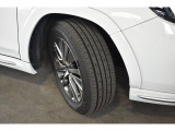 タイヤサイズは225/55R18です