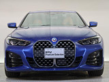 【キドニーグリル】BMWの代名詞。一目見ただけでBMWであると認識できる確固たるアイコンとして存在感を放ちます。