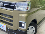 【LEDヘッドライト】悪天候や夜間走行時も良好な視界を確保し安心して運転できる高輝度LEDヘッドライトを装備!点灯速度が早く、消費電力も抑えられています。