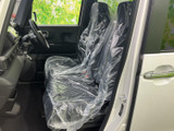 運転席からの視界は広く、運転操作もしやすいです。快適なドライブをサポートする、機能的な空間です。