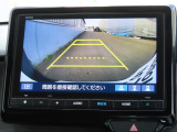 リアワイドカメラシステム!従来の視野に加えて、後方側方を約180&deg;まで見えるワイドビューと、後方を真上から見たような視野で駐車時などに便利なトップダウンビューの3つの視野があります!