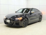 フロントフェイスの精悍な表情と伸びやかに続くボディーライン。斜め前からのアングルはBMWらしいスポーティさとエレガンスさを際立たせます。光の当たり方によって表情を変えるボディーの造形も魅力の一つです。
