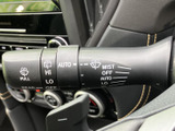 雨天時でもクリアな視界を確保できます。操作も簡単で、運転に集中できます。雨の日も安心の装備です。
