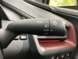 操作しやすい位置に配置されたウインカーレバー。スムーズな操作で、安全な車線変更をサポートします。