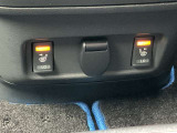 運転席・助手席にはシートヒーターが付いています。