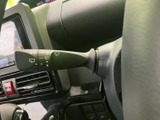 雨天時でもクリアな視界を確保。操作しやすいレバーで、雨の日の運転をサポートします。様々な設定で、状況に応じた拭き取りが可能です。