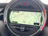 ●MINI純正ナビ:一体感のあるナビは、高級感ある車内を演出してくれます。Bluetooth再生などオーディオ機能も充実しておりますので、運転もより楽しめます♪