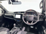 運転席まわりです。 各操作スイッチは使いやすい位置に配置されてます。