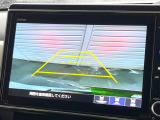 【バックカメラ】駐車時に後方がリアルタイム映像で確認できます。大型商業施設や立体駐車場での駐車時や、夜間のバック時に大活躍!運転スキルに関わらず、今や必須となった装備のひとつです!