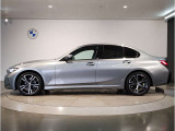 【拘りのFR】BMWが多く採用するFR車。ダイレクトでスポーティな加速感・シャープなハンドリングを実現。縦置きエンジンレイアウトにより、フラットで上質な乗り味です。